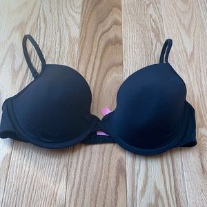 PINK Victoria Secret Black T-Shirt Demi bra 34C